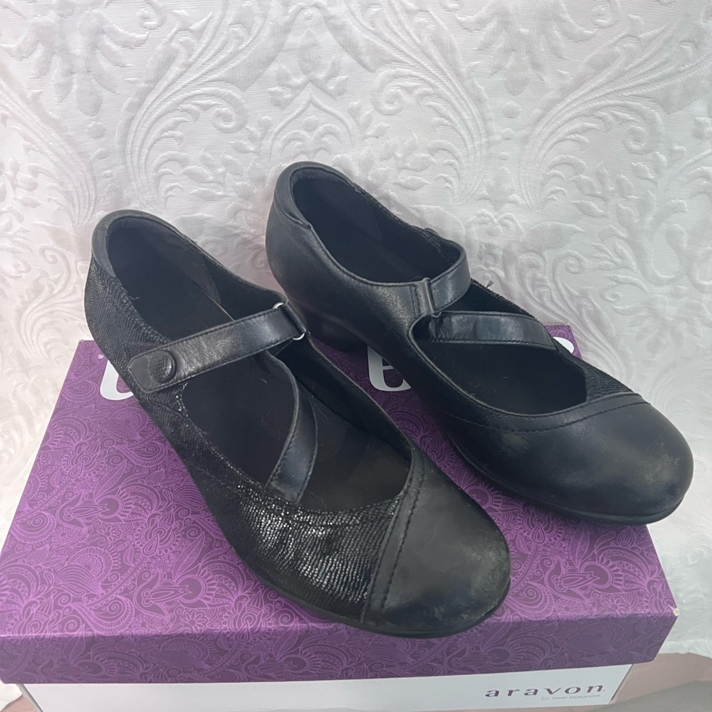 Size 10 Aravon black Mary-Janes